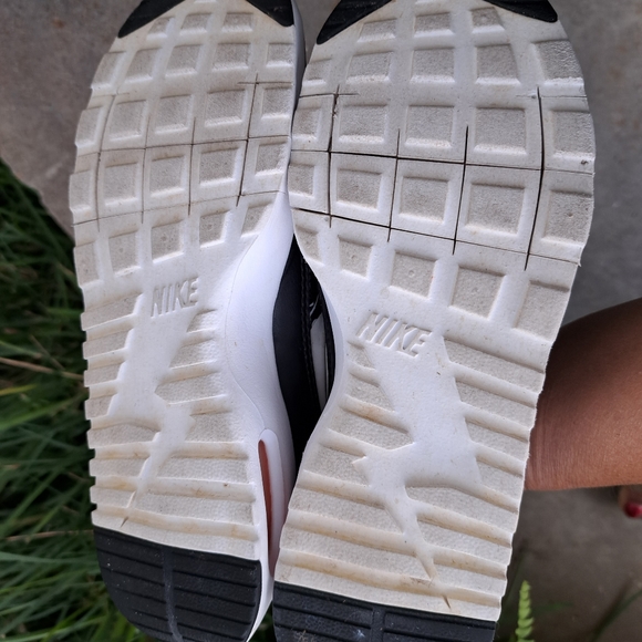 NIKE AIR MAX THEA SNEAKERS KIDS SIZE 5Y BLACK/WHITE - Picture 8 of 9